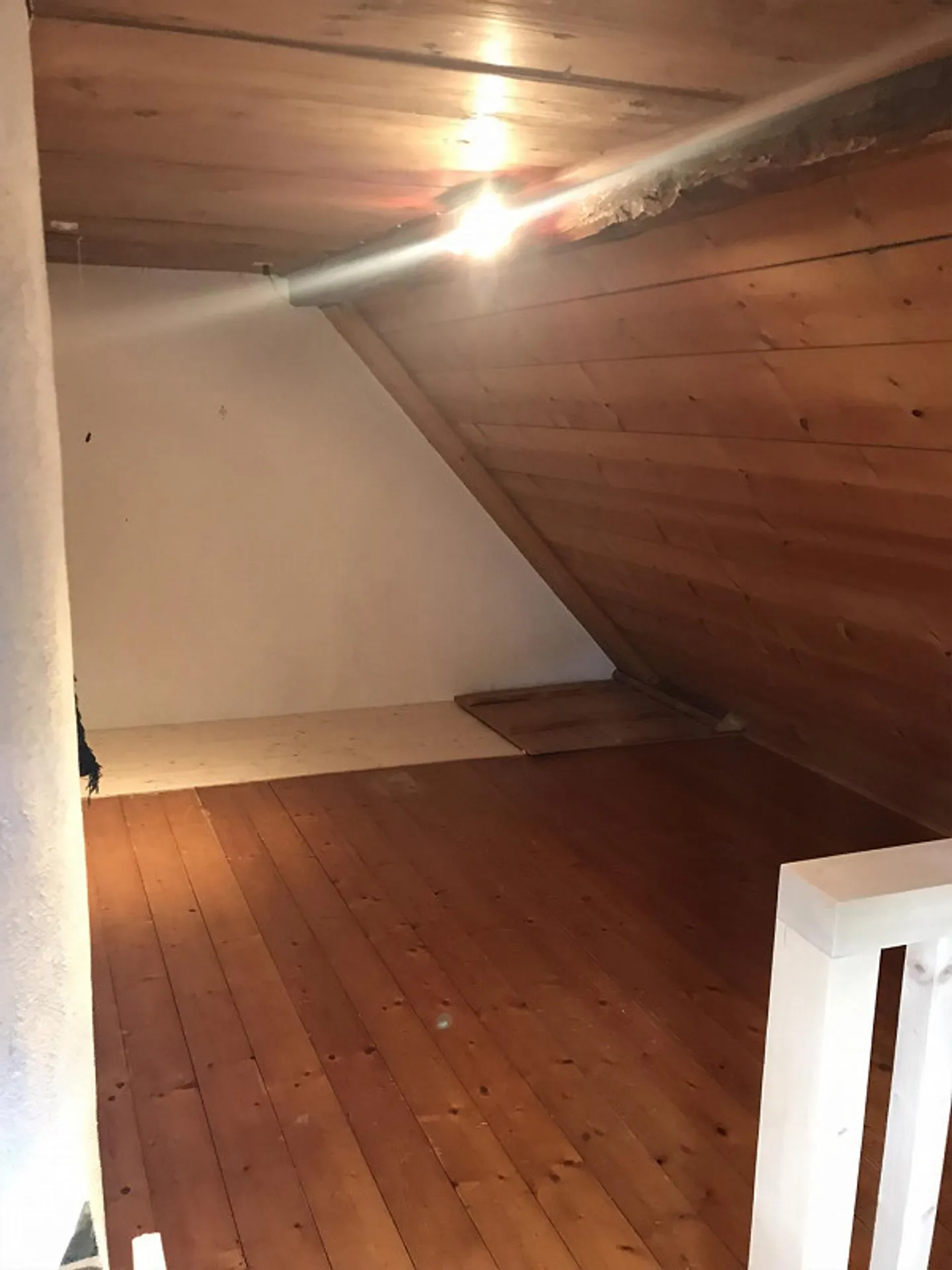 Appartamento duplex in una posizione tranquilla, comprese le spese per l'elettricità - Foto 5 di 13