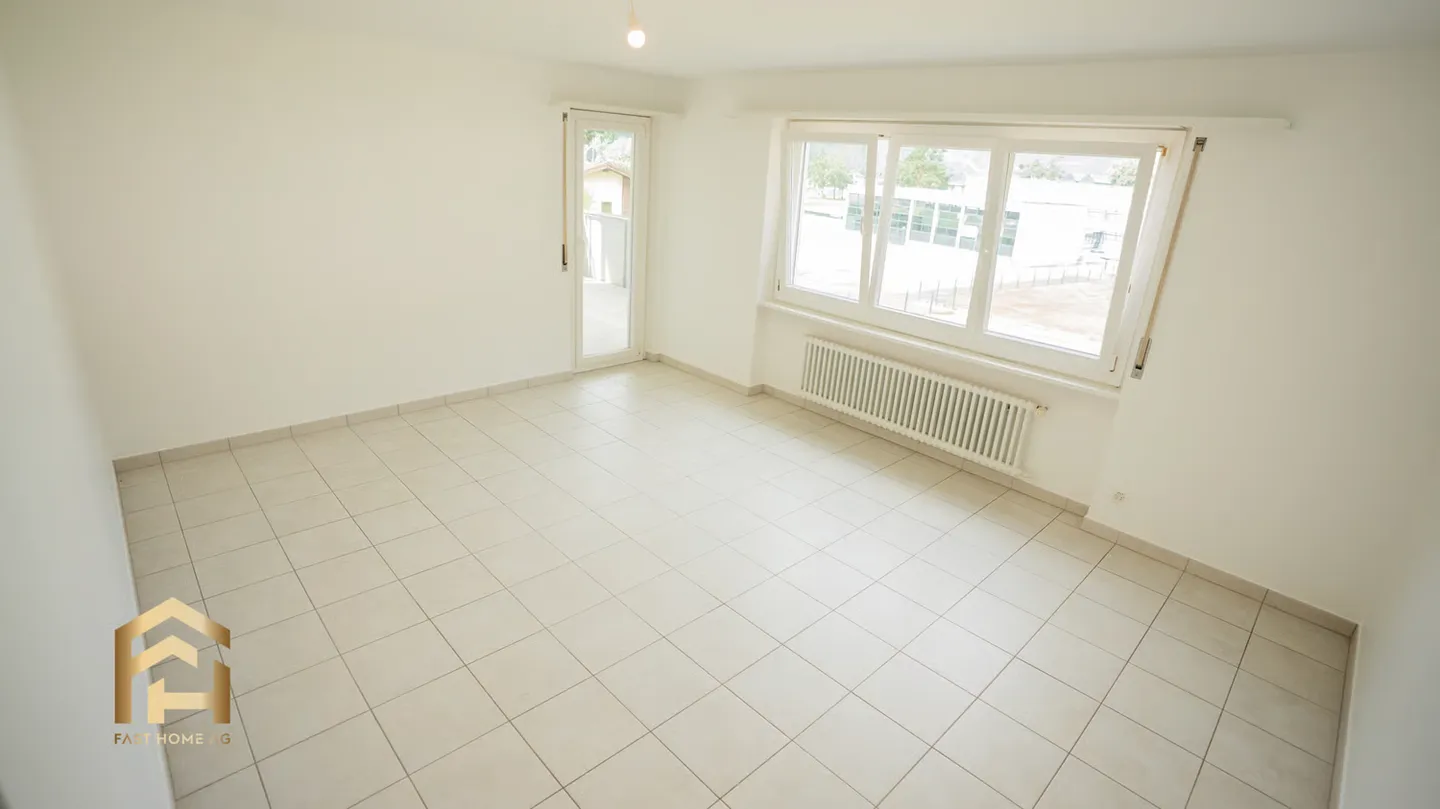Attractive 3.5 Room City Apartment with Balcony and Plenty of Space - Photo 4 of 13