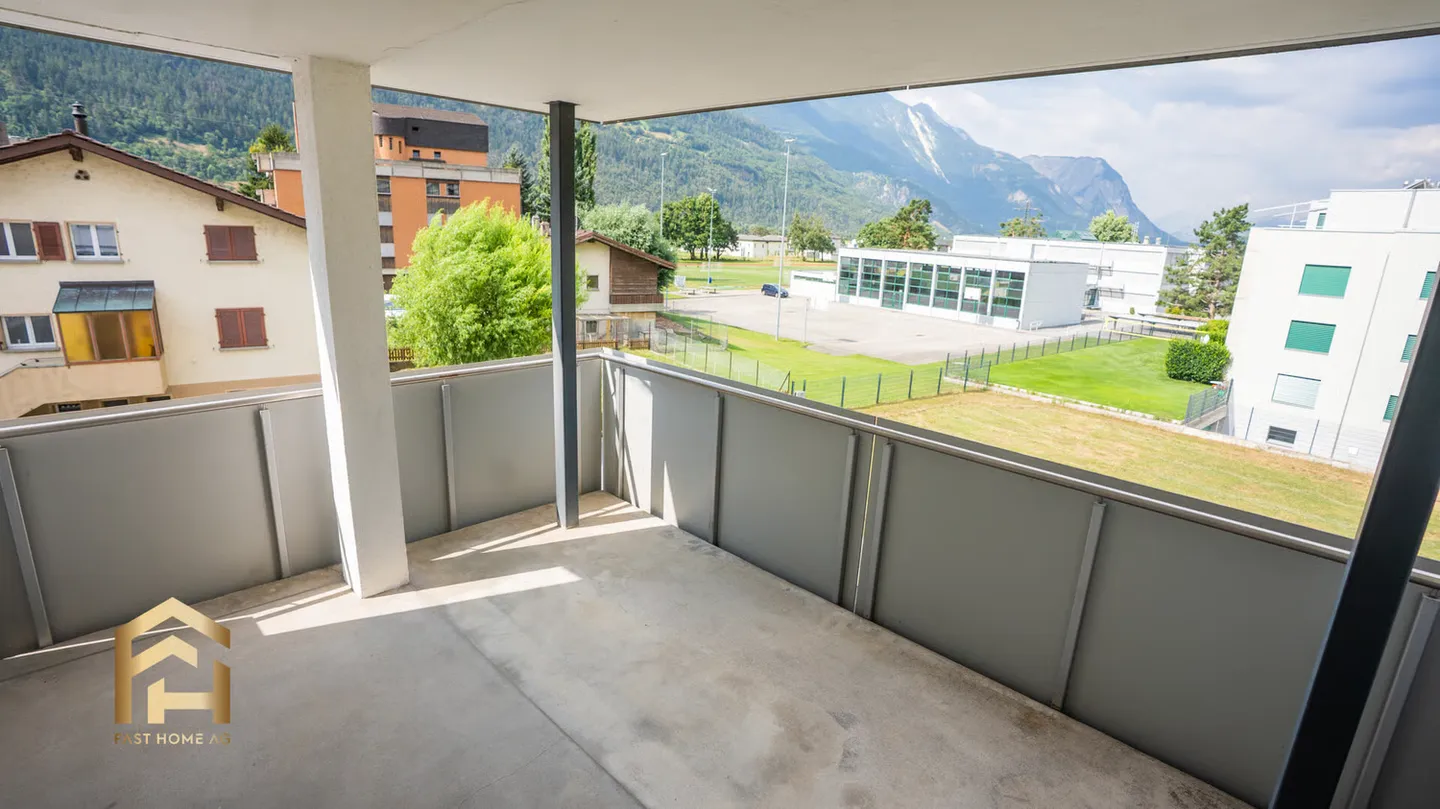 Attractive 3.5 Room City Apartment with Balcony and Plenty of Space - Photo 10 of 13