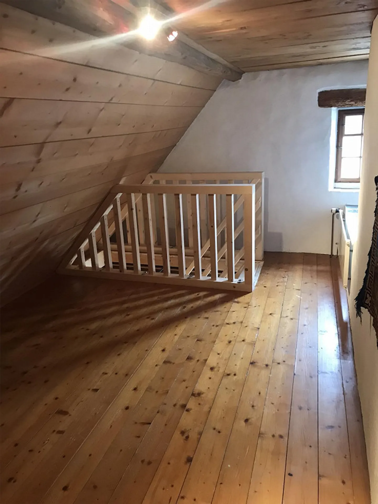 Appartamento duplex in una posizione tranquilla, comprese le spese per l'elettricità - Foto 6 di 13