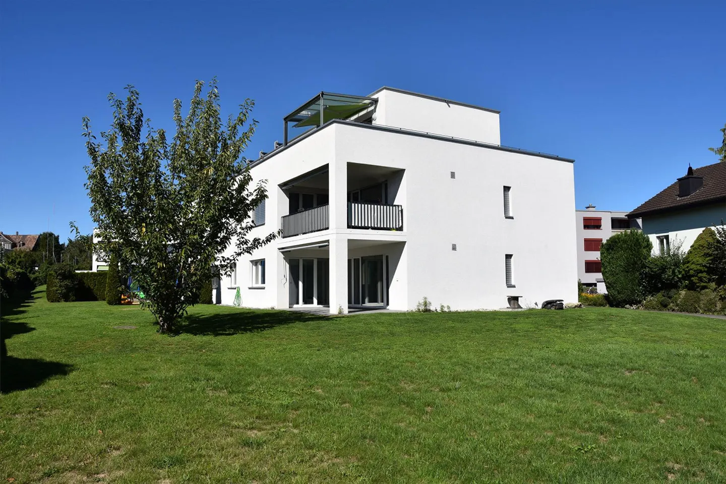 Appartamento soleggiato di 3,5 stanze con patio - Foto 5 di 8