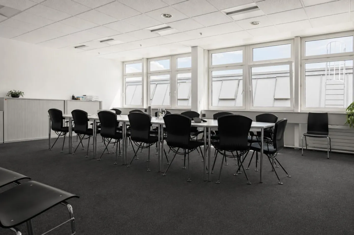 Bureaux modernes à partir de CHF 330.00 par mois dans le parc d'affaires FRAME - Photo 3 sur 10