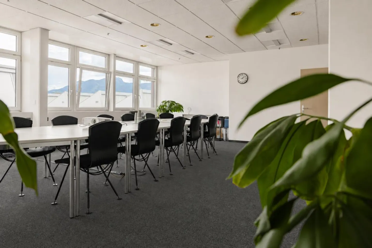 Bureaux modernes à partir de CHF 330.00 par mois dans le parc d'affaires FRAME - Photo 7 sur 10