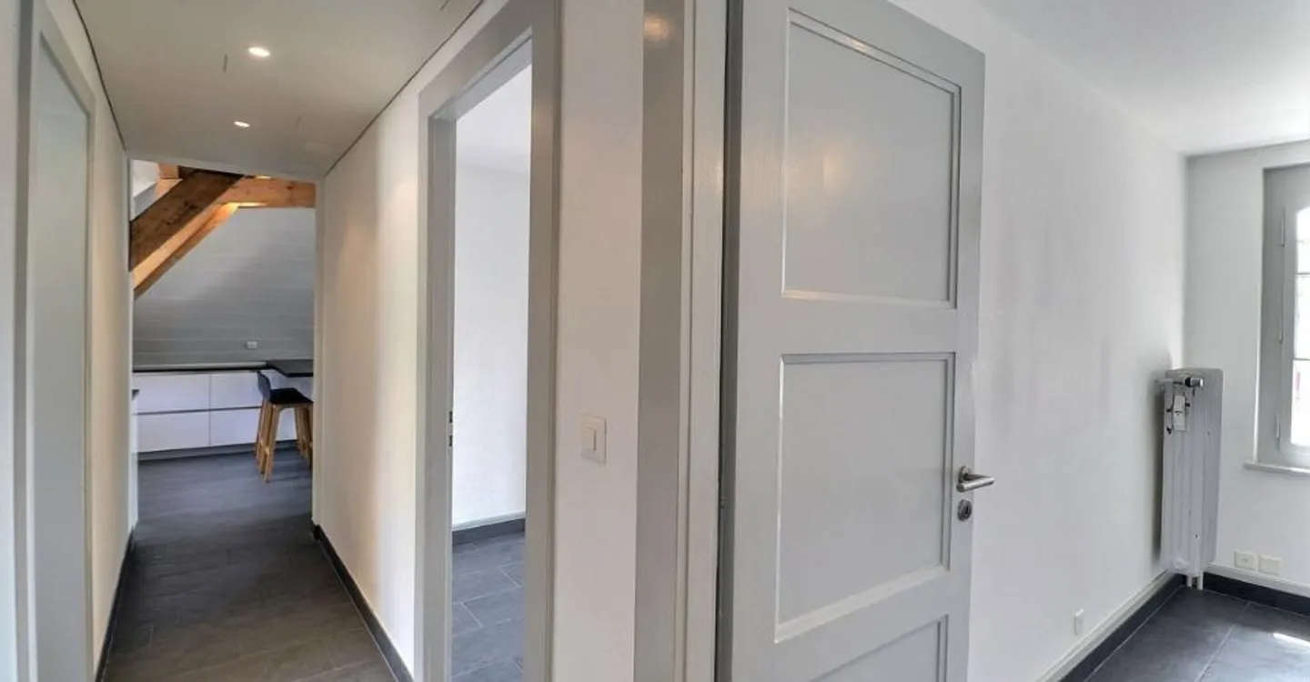 DUPLEX MIT EINZIGARTIGEM CHARAKTER IM ZENTRUM VON AIGLE - Foto 3 von 11
