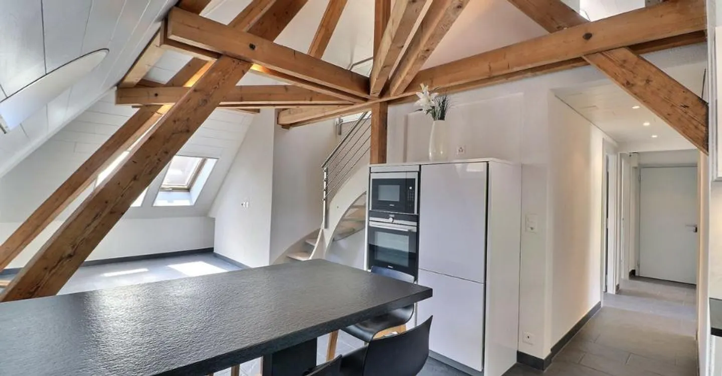 DUPLEX MIT EINZIGARTIGEM CHARAKTER IM ZENTRUM VON AIGLE - Foto 4 von 11