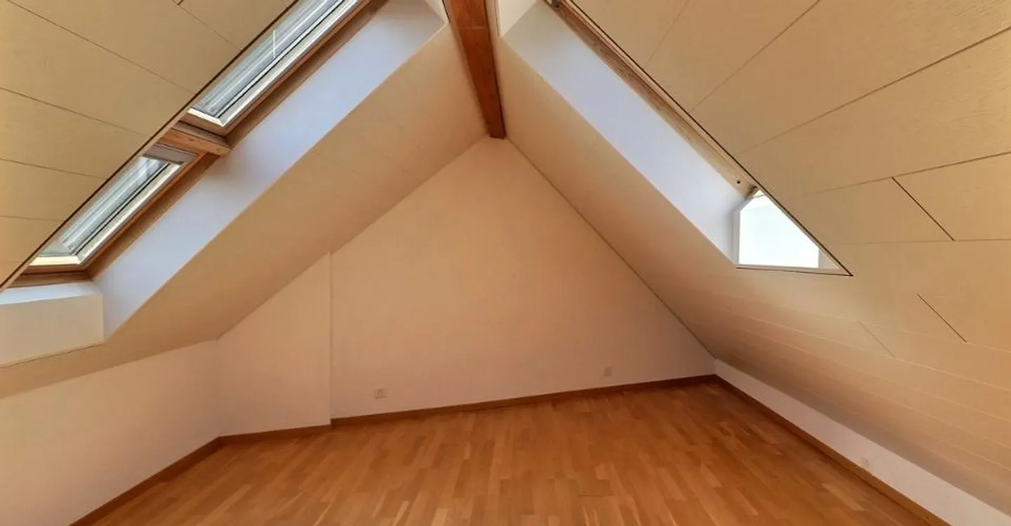 DUPLEX MIT EINZIGARTIGEM CHARAKTER IM ZENTRUM VON AIGLE - Foto 7 von 11