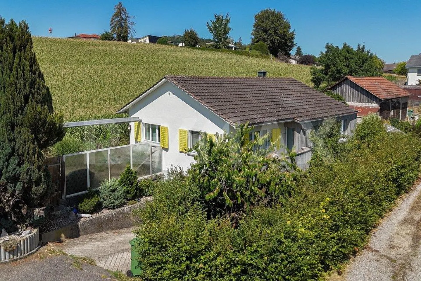 Maison individuelle dans un emplacement calme et ensoleillé à la limite de la zone de construction - Photo 1 sur 13