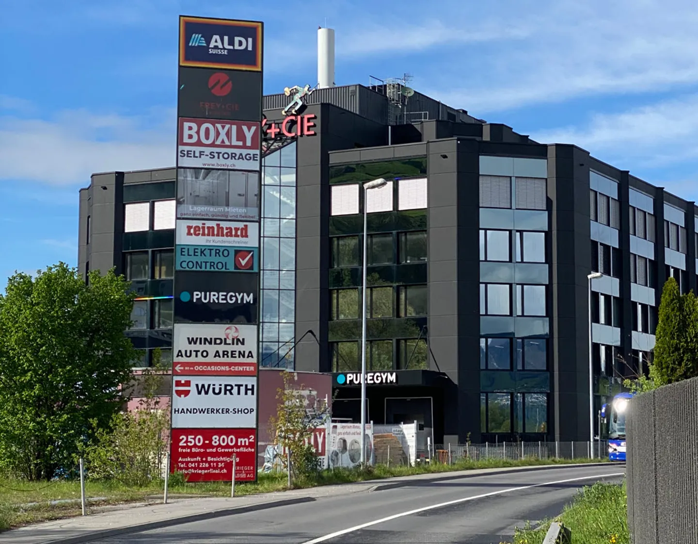 Selfstorage moderno Kriens - Foto 3 di 3