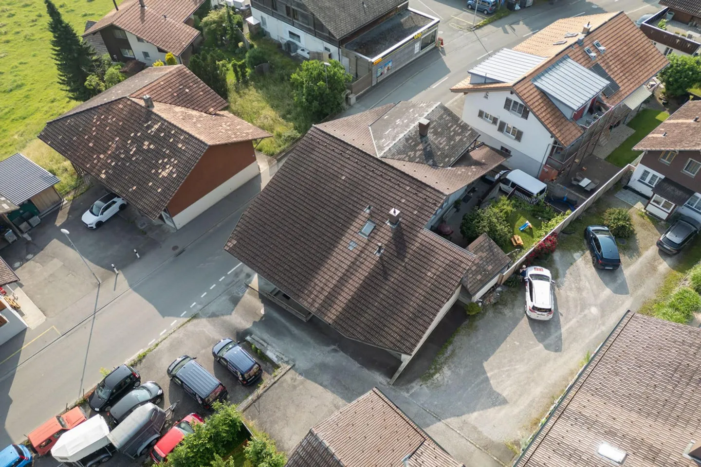 Charming investment property with historical flair - small multi-family house in Reutigen - Photo 3 of 26