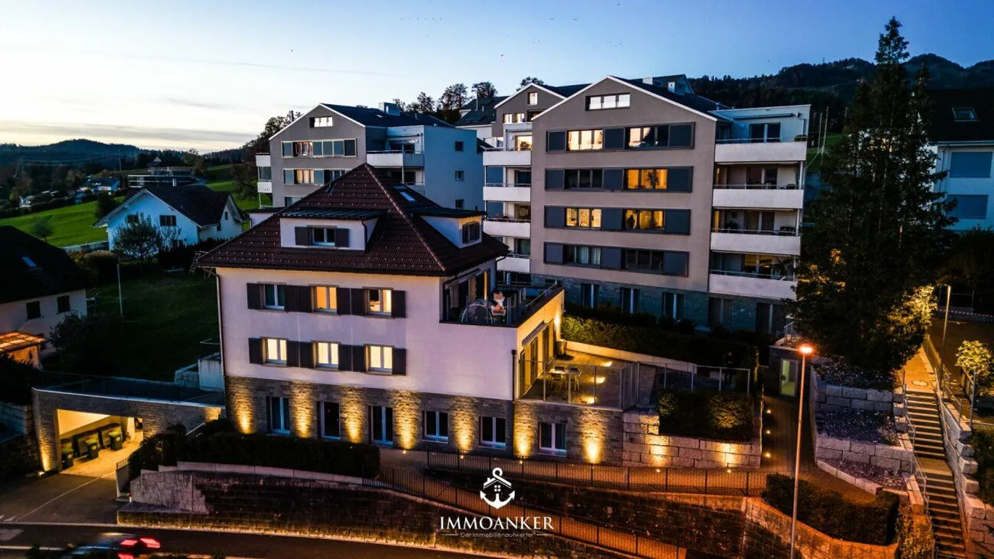Appartement de rêve sur la pente sud avec une vue imprenable sur les montagnes et la terrasse - Photo 11 sur 12