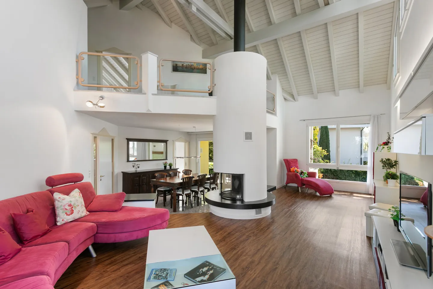 Ampia casa familiare con giardino - Foto 3 di 8