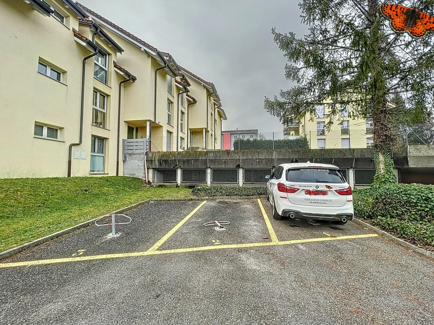 LECHELLES - Außenparkplatz - Foto 2 von 2