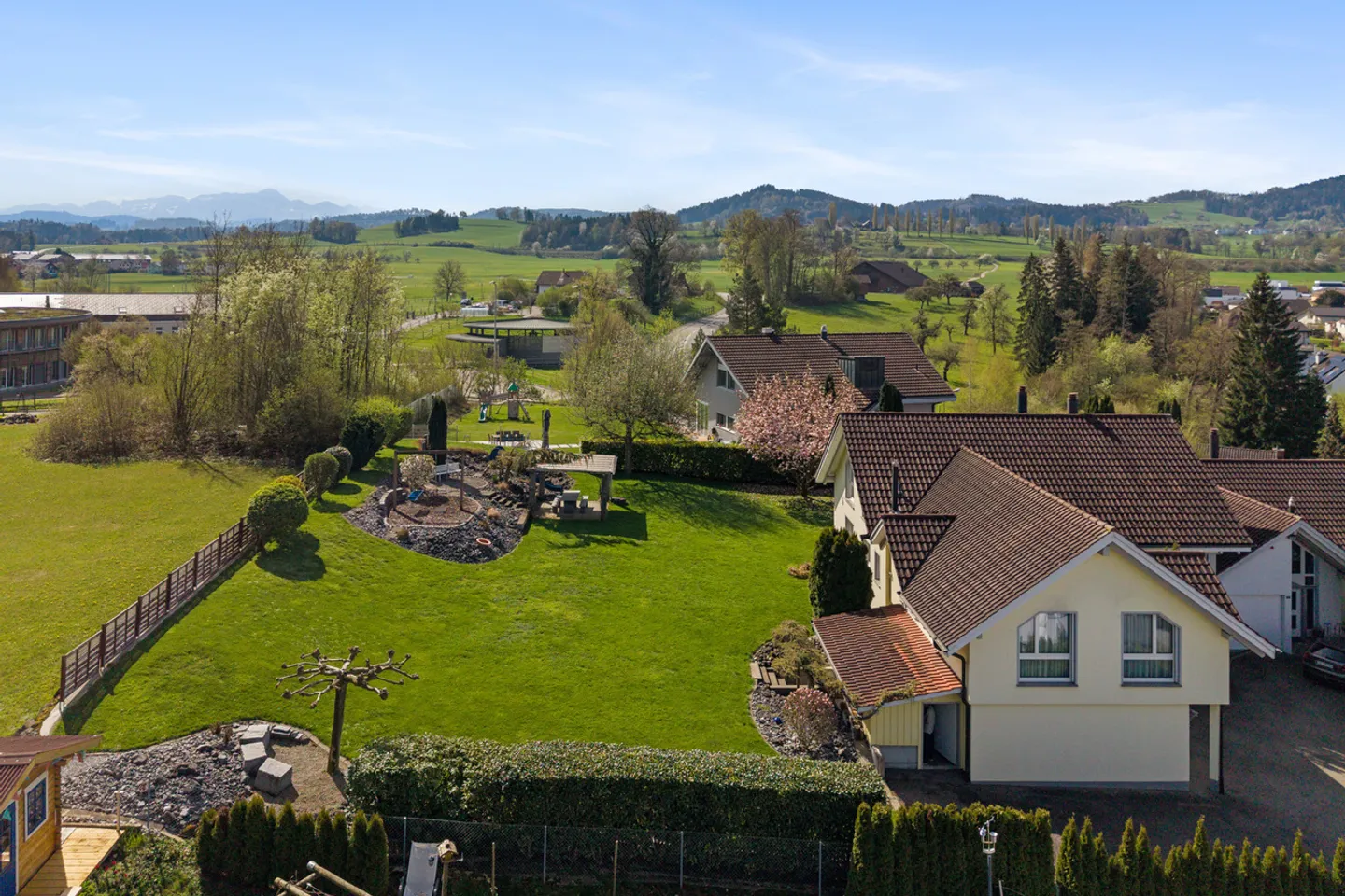 Ampia casa familiare con giardino - Foto 7 di 8