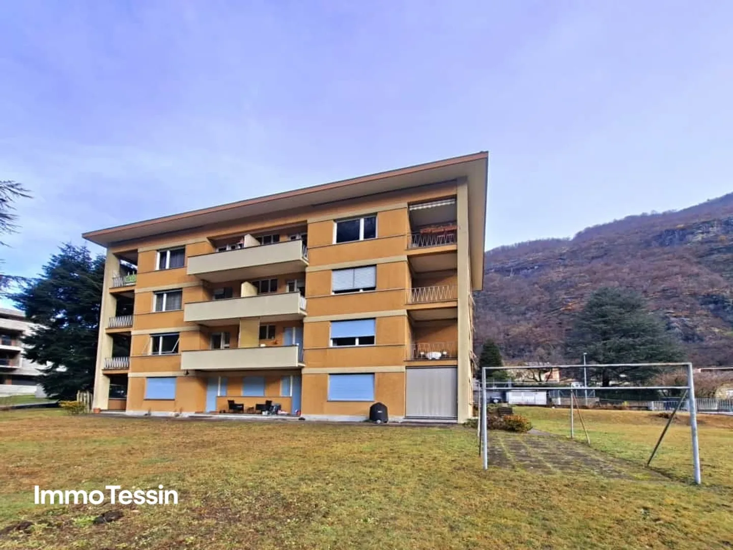 Rarity: Complete Floor with 2 Apartments and 8 Rooms in a Strategically Excellent Location Near the River at a Top Price - Photo 2 of 13