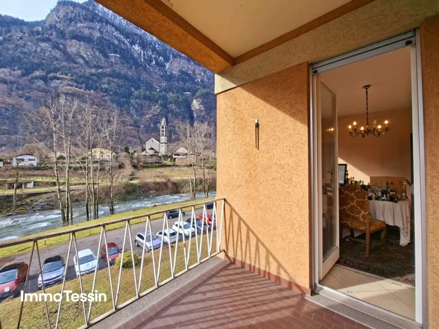 Rarity: Complete Floor with 2 Apartments and 8 Rooms in a Strategically Excellent Location Near the River at a Top Price - Photo 5 of 13