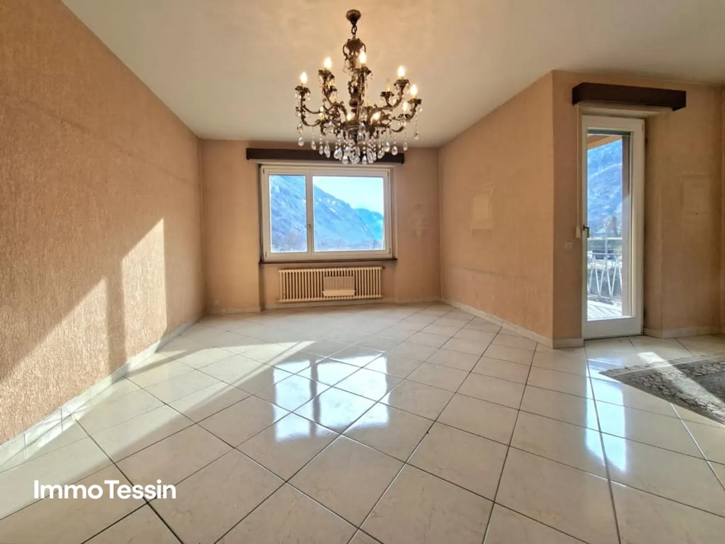 Rarity: Complete Floor with 2 Apartments and 8 Rooms in a Strategically Excellent Location Near the River at a Top Price - Photo 6 of 13