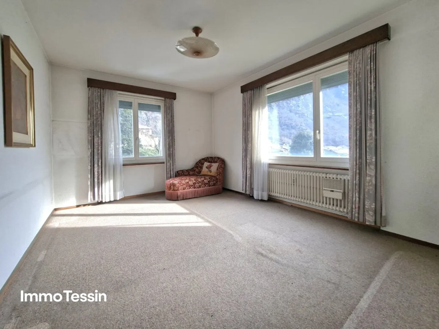 Rarity: Complete Floor with 2 Apartments and 8 Rooms in a Strategically Excellent Location Near the River at a Top Price - Photo 9 of 13