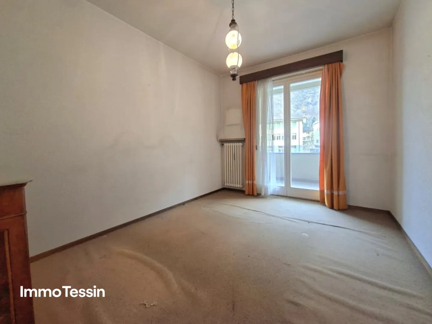 Rarity: Complete Floor with 2 Apartments and 8 Rooms in a Strategically Excellent Location Near the River at a Top Price - Photo 11 of 13