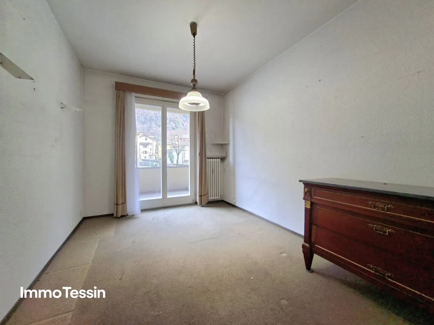 Rarity: Complete Floor with 2 Apartments and 8 Rooms in a Strategically Excellent Location Near the River at a Top Price - Photo 10 of 13