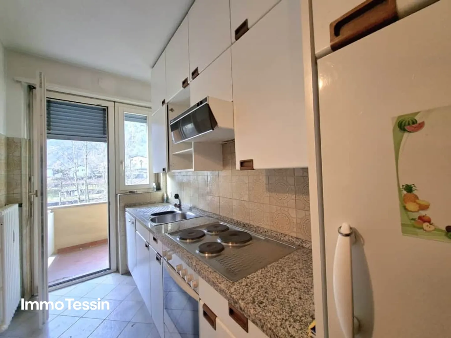 Rarity: Complete Floor with 2 Apartments and 8 Rooms in a Strategically Excellent Location Near the River at a Top Price - Photo 12 of 13