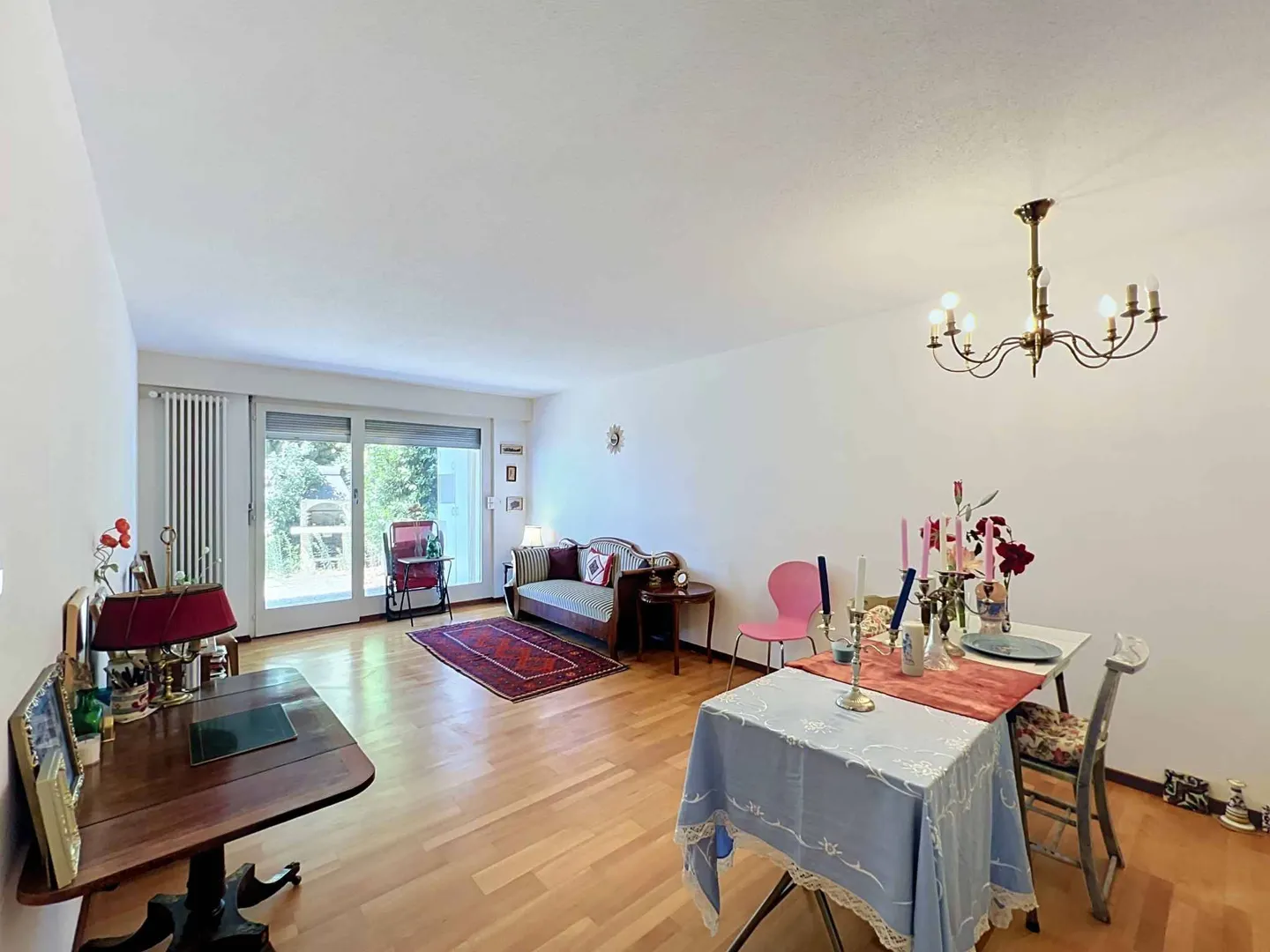 Appartement Charmant avec Vue sur le Lac - Photo 2 sur 11