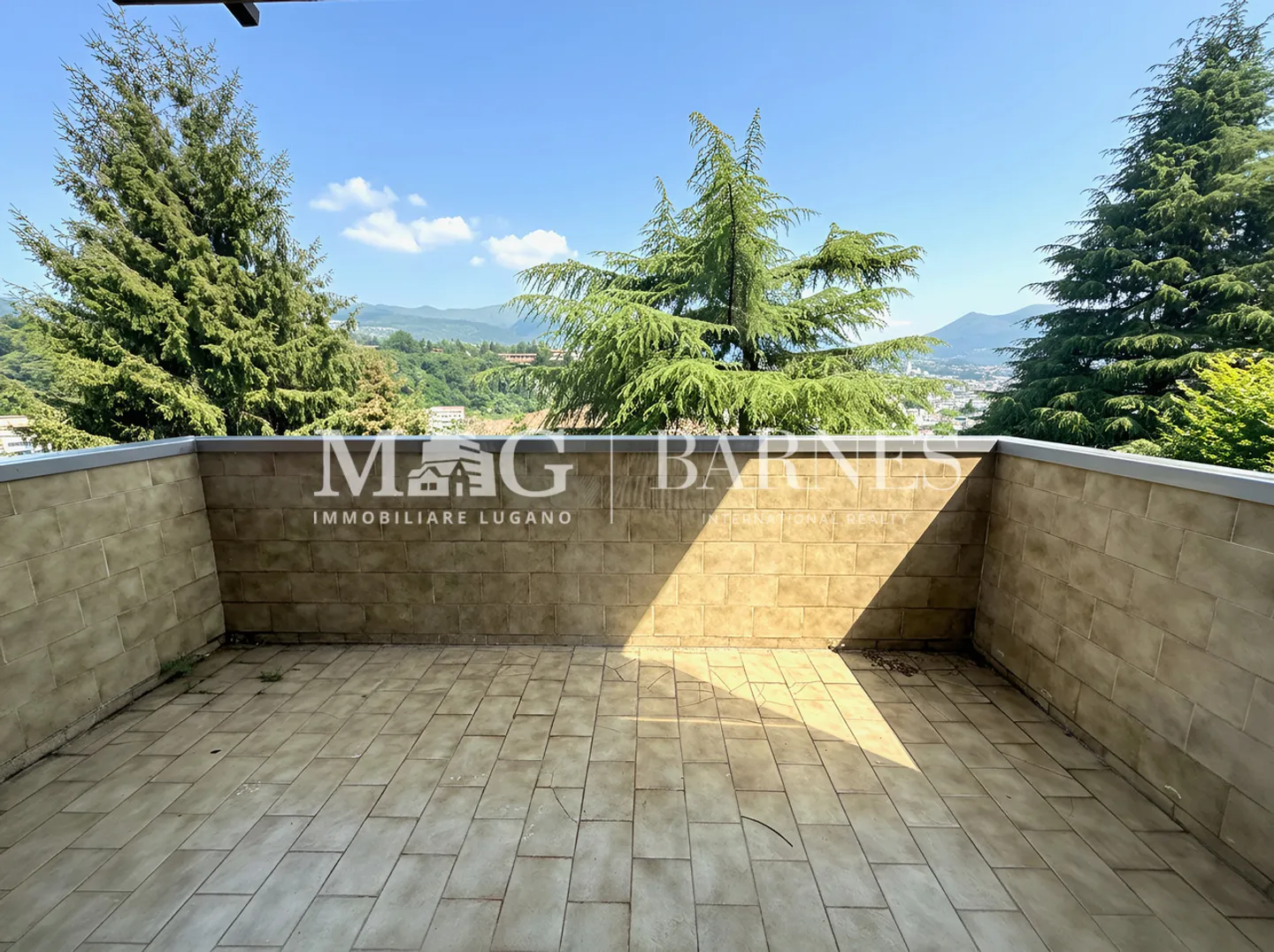 Paradiso : Appartement 3,5 pièces avec vue dégagée et garage privé - Photo 2 sur 7