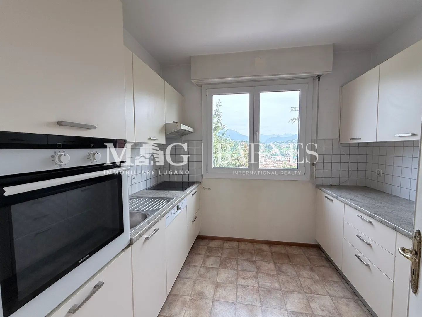 Paradiso : Appartement 3,5 pièces avec vue dégagée et garage privé - Photo 4 sur 7