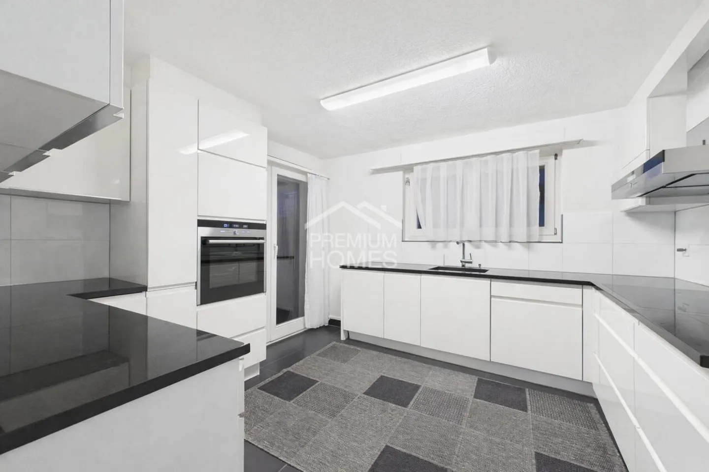 Grosszügiges Einfamilienhaus mit Terrasse - Foto 6 von 13
