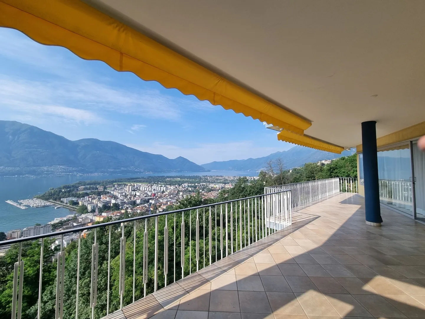 Prestigioso appartamento di 3.5 locali con splendida vista lago - Foto 3 di 18
