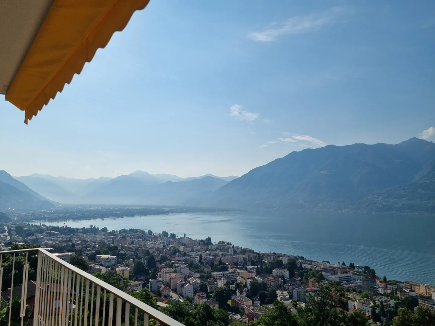 Prestigioso appartamento di 3.5 locali con splendida vista lago - Foto 4 di 18