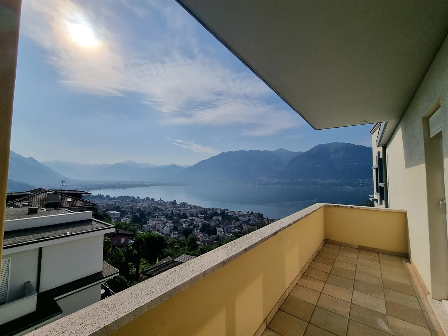 Prestigioso appartamento di 3.5 locali con splendida vista lago - Foto 5 di 18
