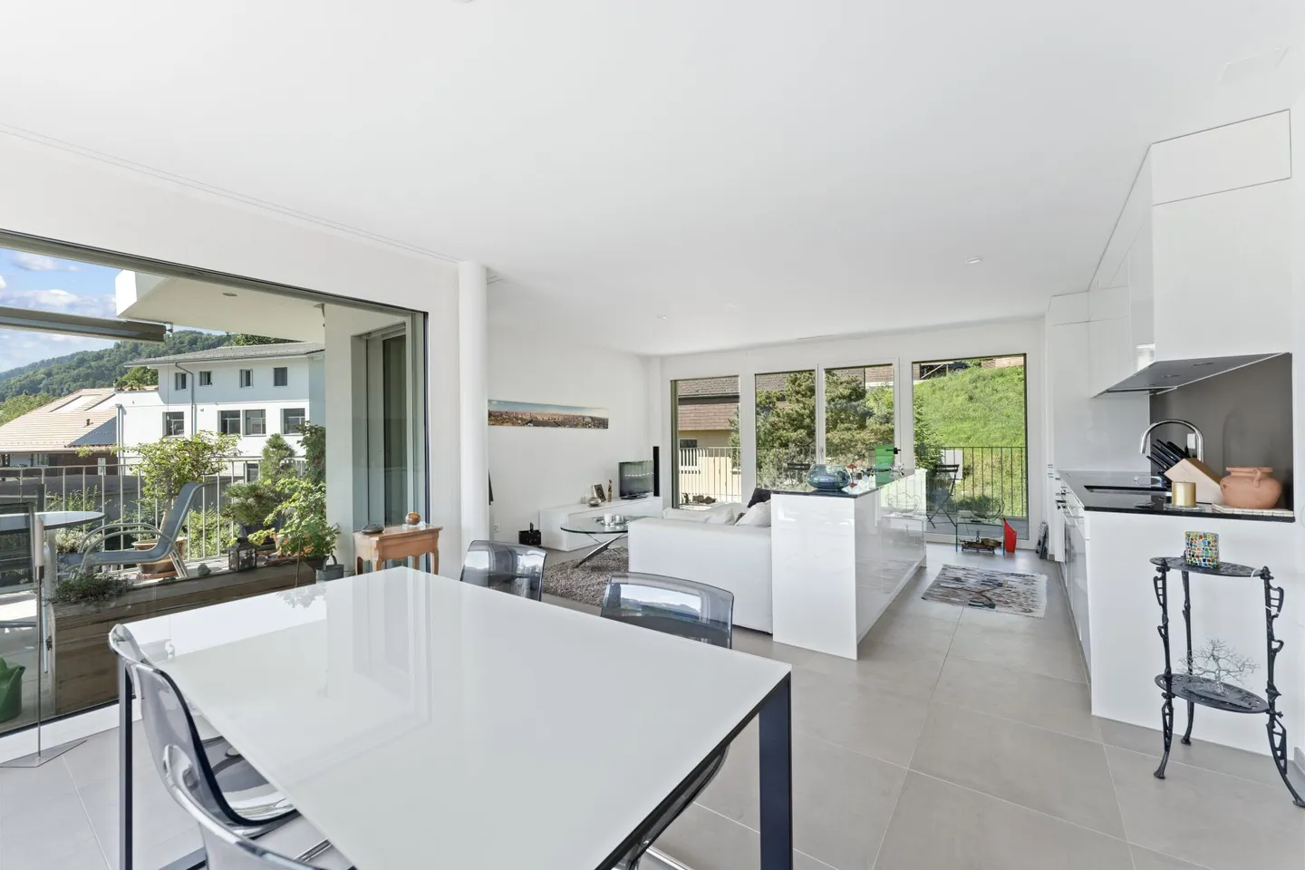 Top moderne 3.5-Zimmerwohnung mit Weitblick - Foto 3 von 16