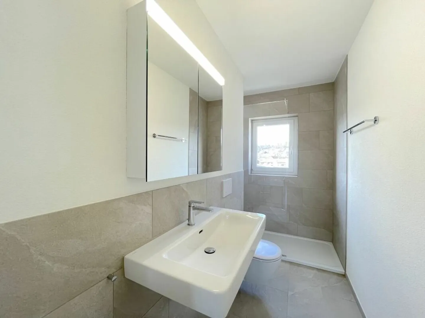 CENTRAL - ATTRACTIVE - LARGE BALCONY - Photo 7 of 11