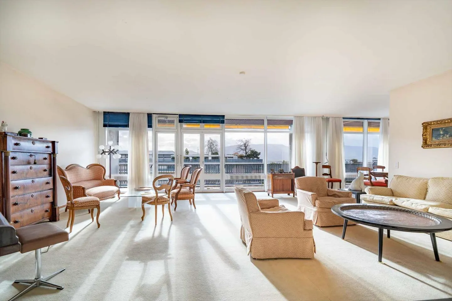 7-room penthouse close to international organizations - Photo 1 of 12