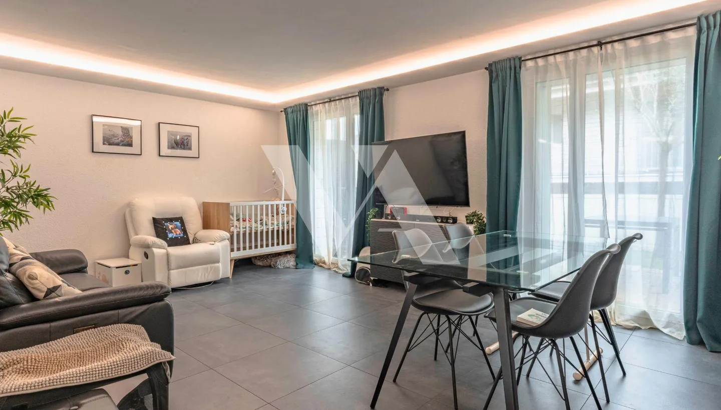 Charming Semi-Detached Villa - Photo 3 of 9