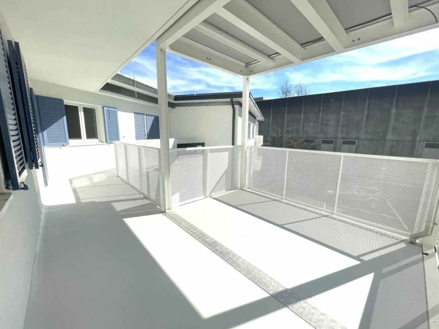 CENTRAL - ATTRACTIVE - LARGE BALCONY - Photo 9 of 11