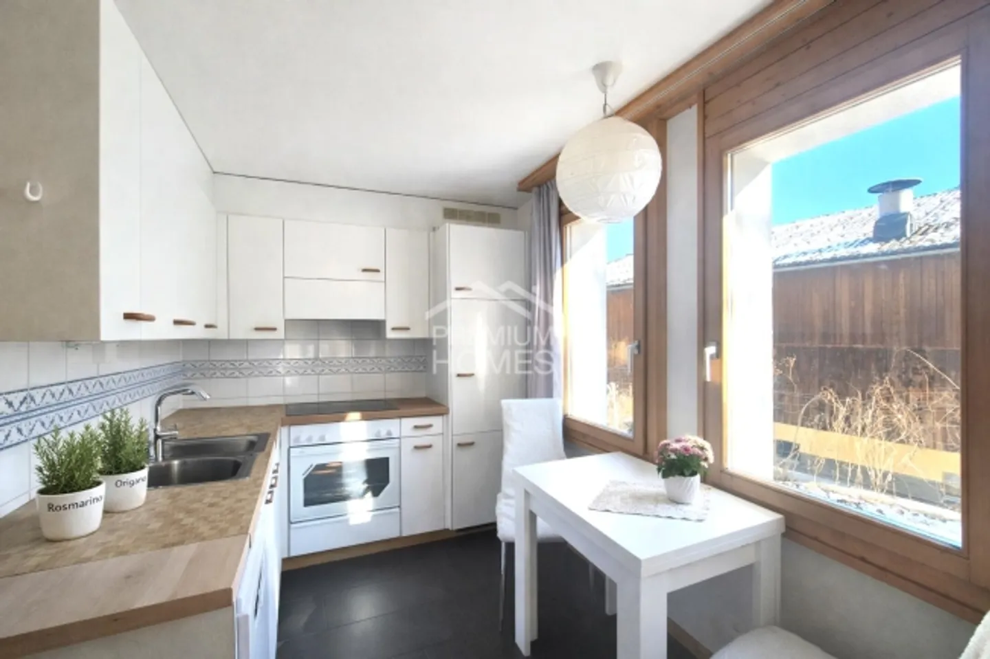 Charming Apartment with Garden - Photo 3 of 5