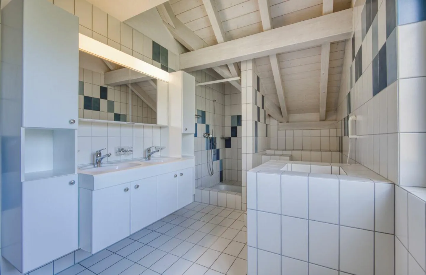 Casa bifamiliare adatta alle famiglie: 5½ STANZE, GIARDINO E TANTO SPAZIO - Foto 9 di 13