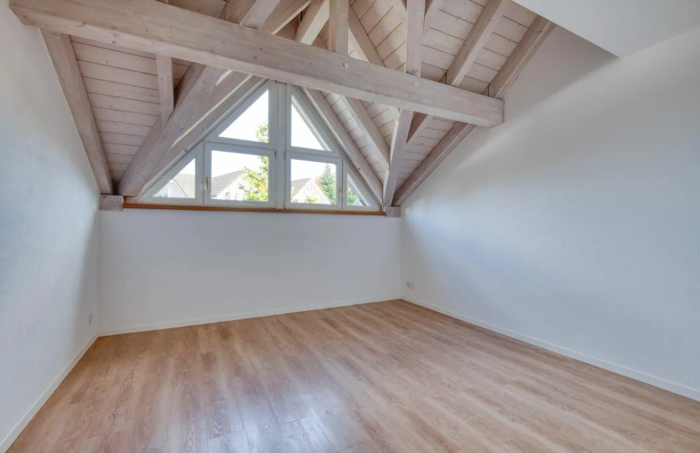 Casa bifamiliare adatta alle famiglie: 5½ STANZE, GIARDINO E TANTO SPAZIO - Foto 10 di 13