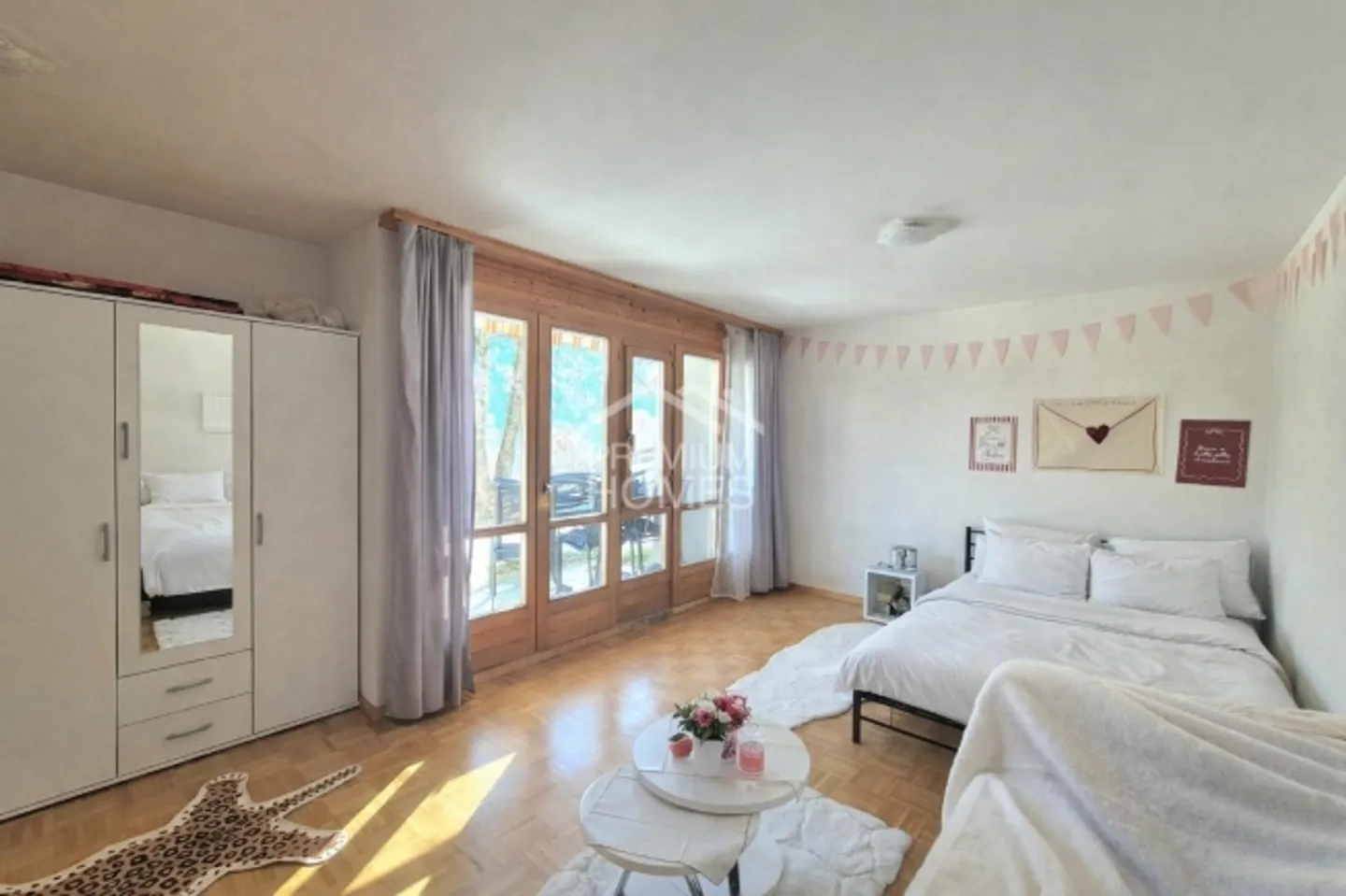 Charming Apartment with Garden - Photo 2 of 5