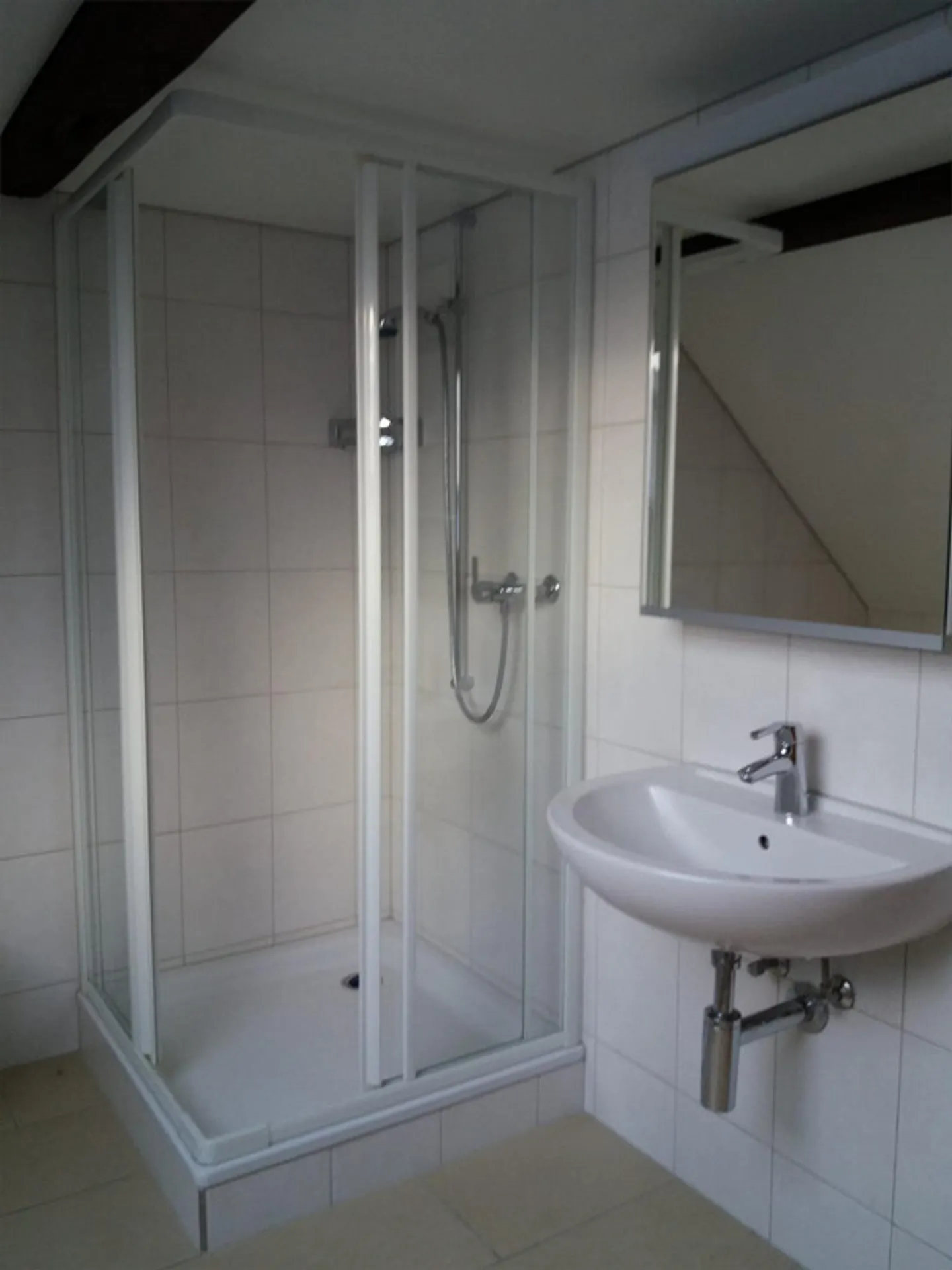 Cozy, centrally located 3.5 room attic apartment - Photo 4 of 6