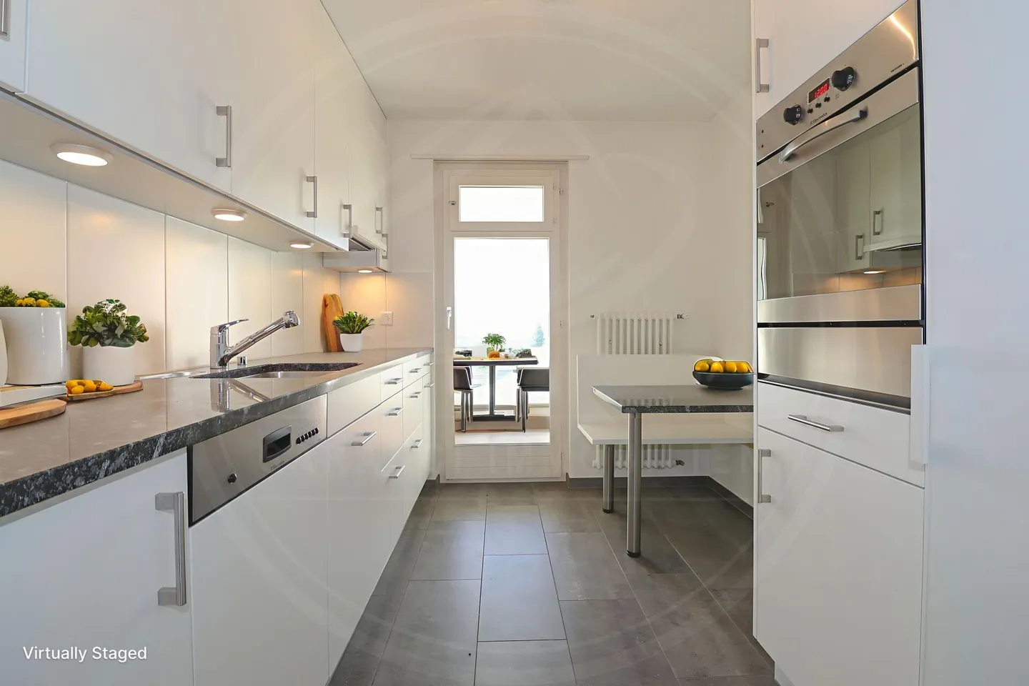 VENDUTO - Appartamento 4 locali al 3° piano con vista e piscina - Foto 5 di 11