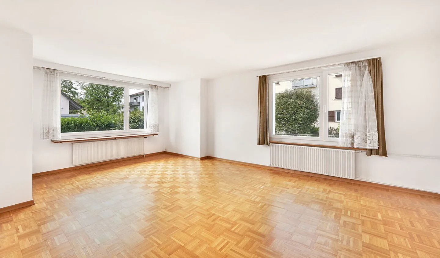 Maison multigénérationnelle avec potentiel de développement dans un emplacement central - Photo 3 sur 8