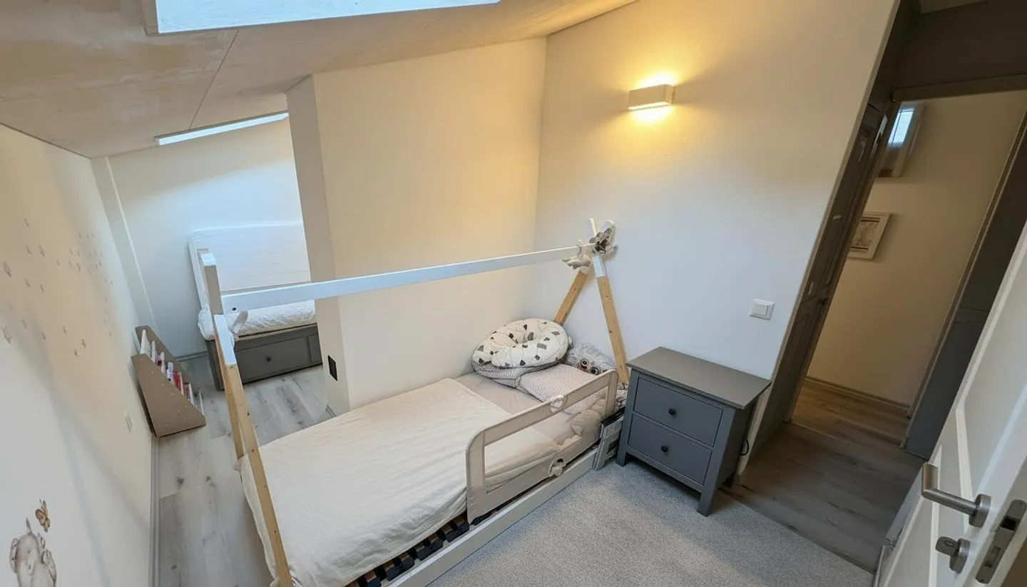 Renovated terraced house with 3.5 rooms, fireplace, balcony and more - Photo 7 of 11