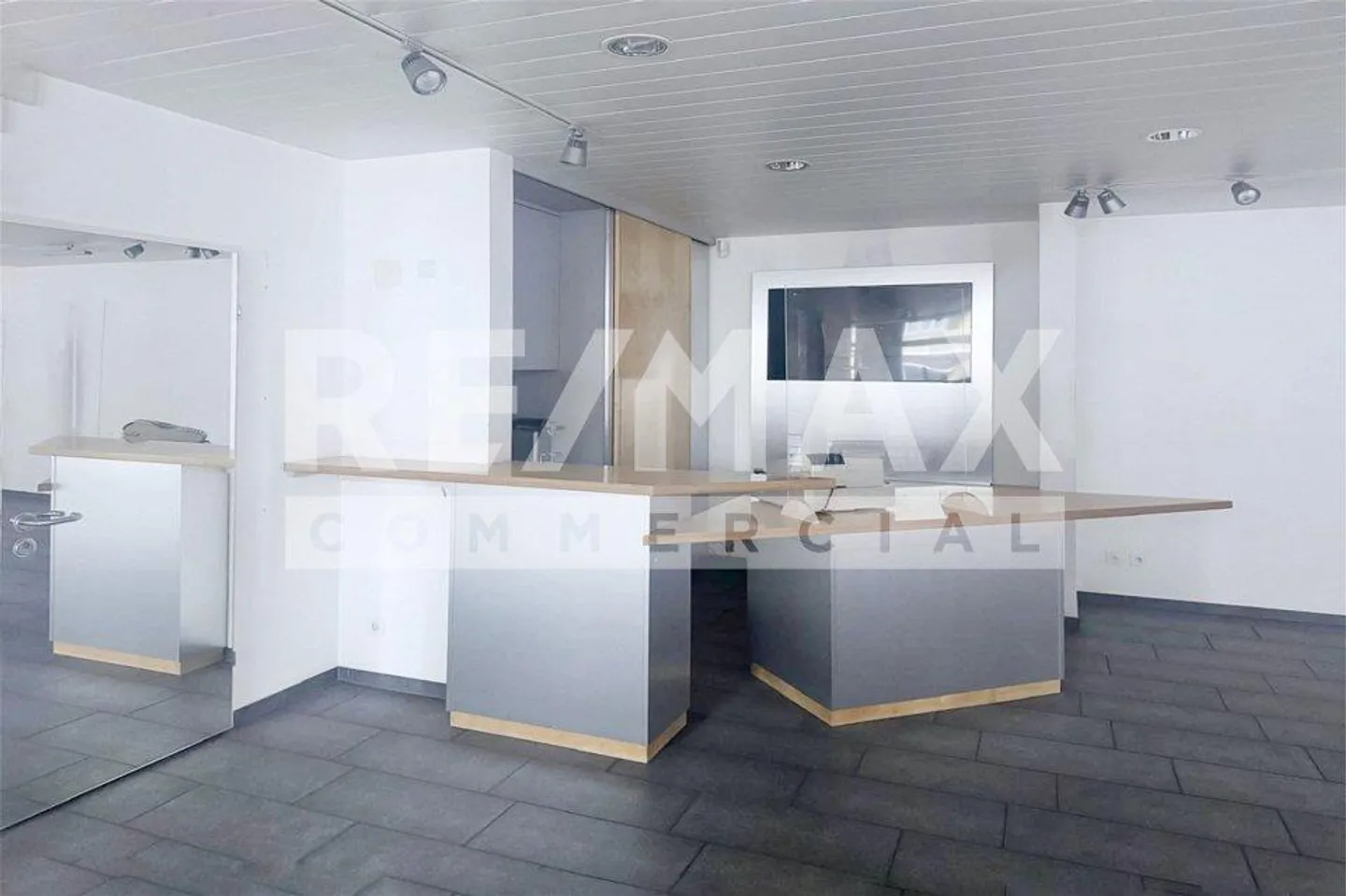 Spazio commerciale famoso e spazioso nella migliore e centrale posizione ... - Foto 3 di 13