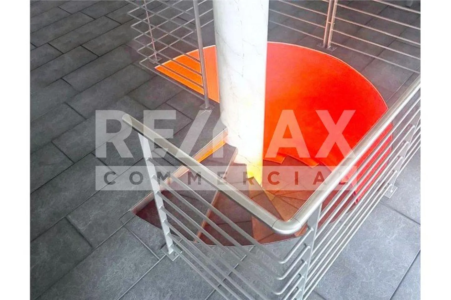 Spazio commerciale famoso e spazioso nella migliore e centrale posizione ... - Foto 4 di 13