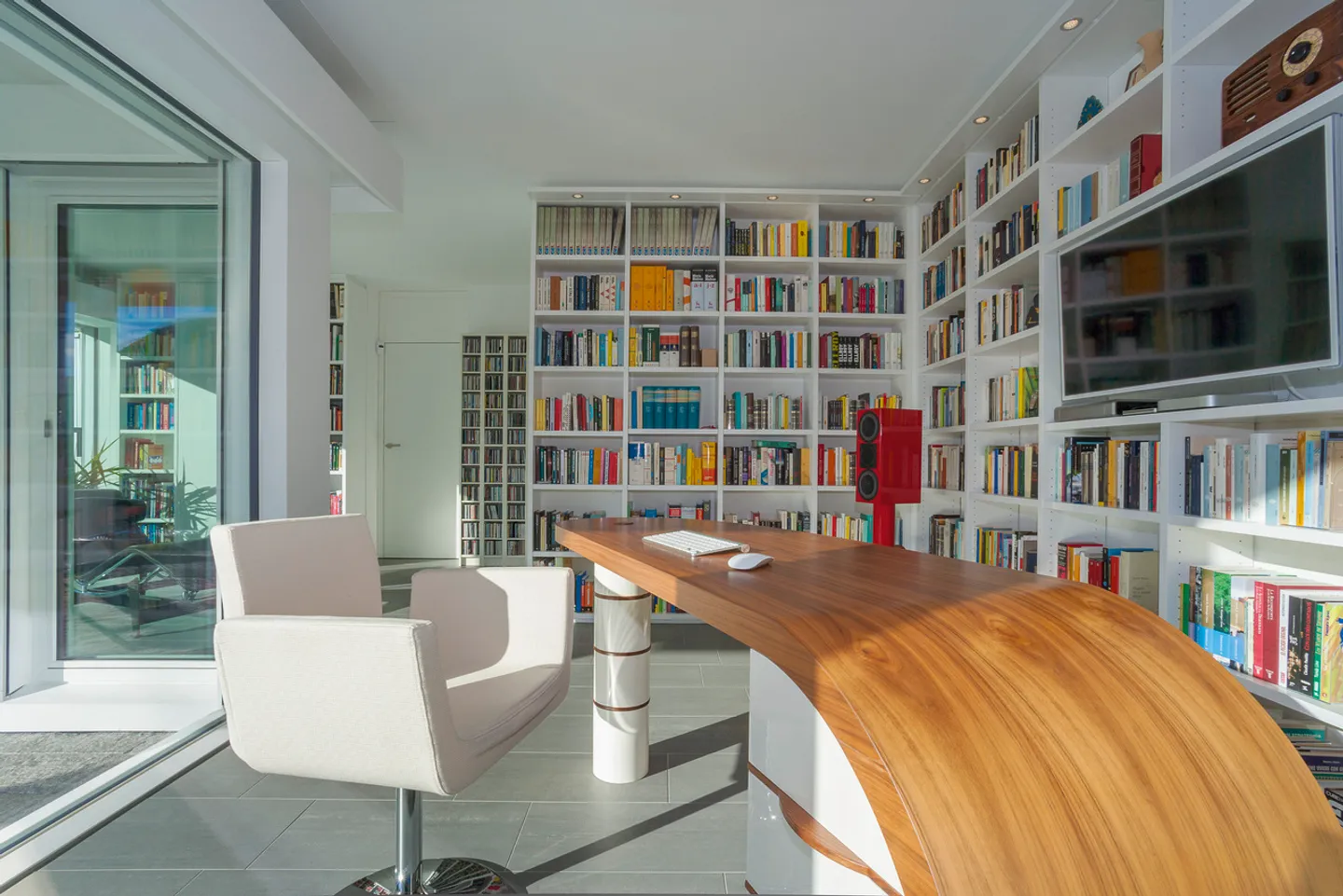 Luxury and Design Oasis: Villa with 360° Panoramic View - Photo 19 of 20