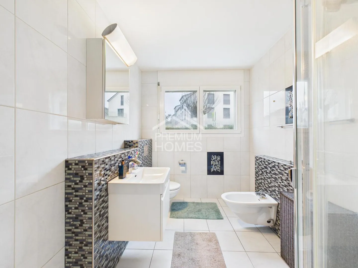 Moderno appartamento con giardino con isola cucina, cantina e molta luce - Foto 9 di 12