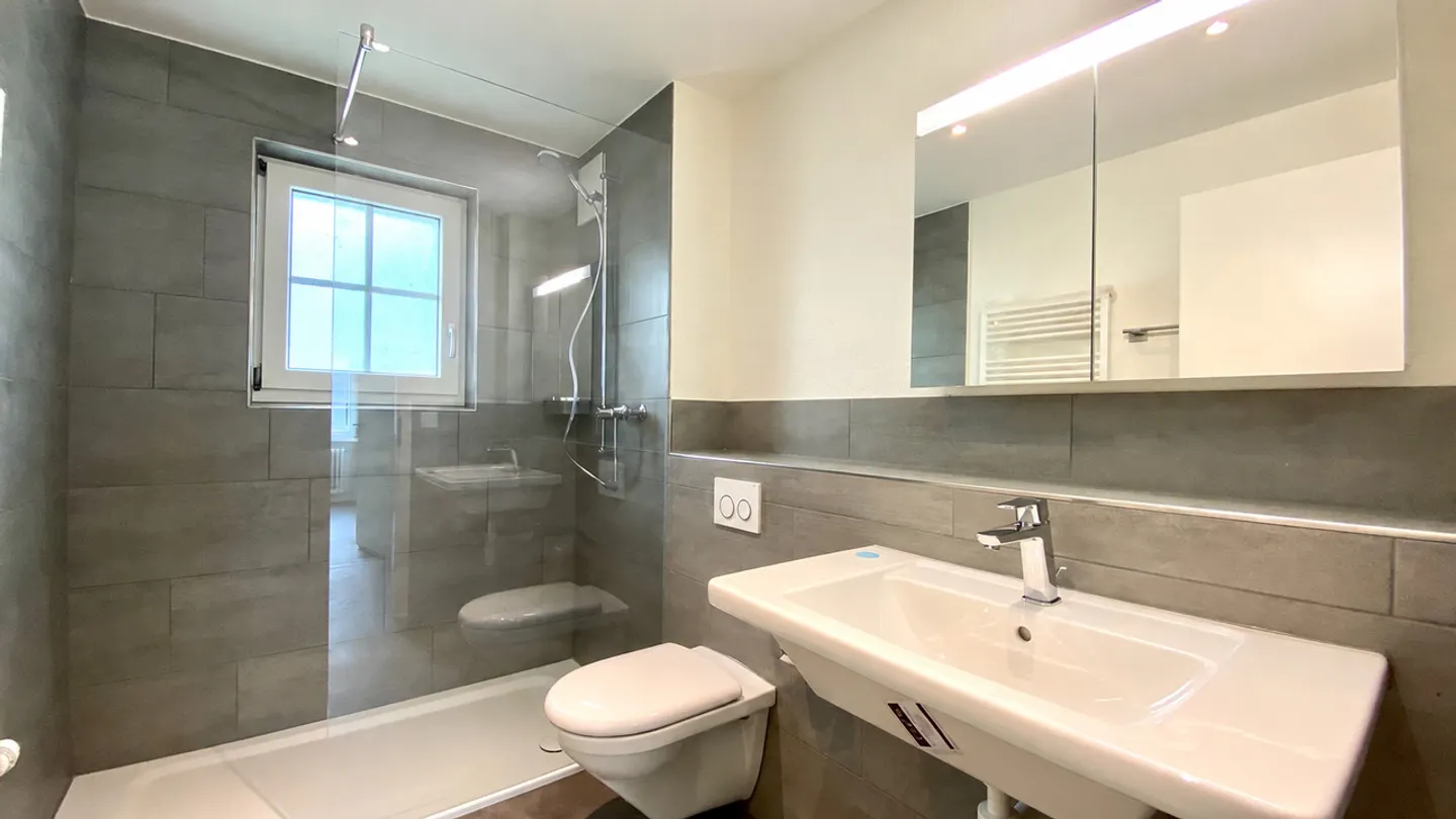 Moderne Wohnung mit grossem Balkon - Foto 2 von 5