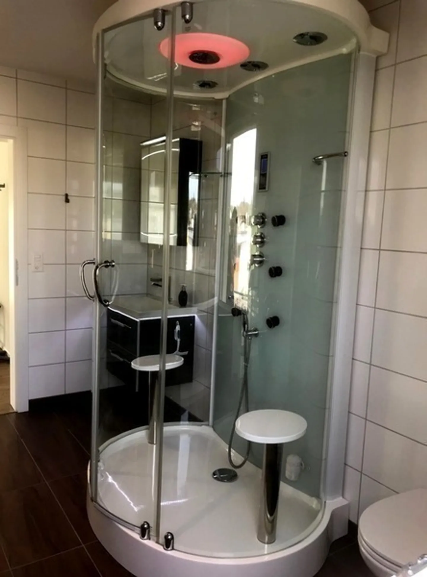 Stylish Apartment with Pool - Photo 5 of 9